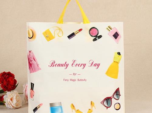 服裝袋：從包裝功能到品牌延伸的復合載體